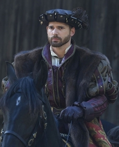  What's real surname of an actor who plays King Henry?