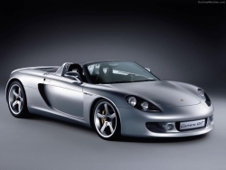  superiore, in alto Speed of this car (Porsche Carrera GT) ?