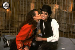  Who is in the picture with Michael?