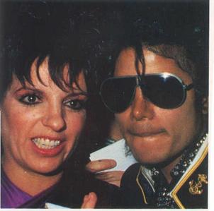  Who is in the picha with Michael?