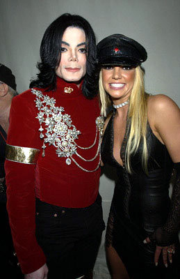  Who is in the Foto with Mike?