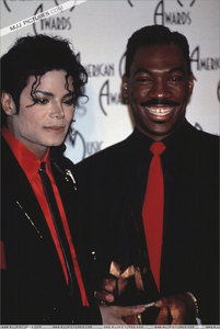  Who is in the foto with Michael?