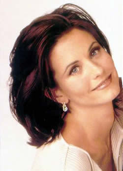  TRUE au FALSE. The producers wanted Courteney Cox to portray Rachel; however, Cox refused and requested to play Monica.