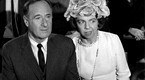  Abner And Gladys Kravitz in a scene from which A Feiticeira episode?