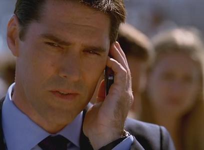  Who is Hotch on the phone to?
