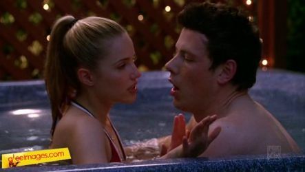  Preggers: What is Quinn shouting at Finn in the hot tub?