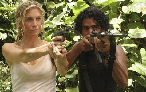  On whom are Juliet and Sayid aiming?