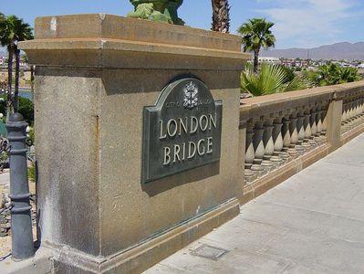  When Robert McCulloch bought Londres Bridge & moved it to Lake Havasu, Arizona, it is rumored that he actually thought he was buying which bridge?