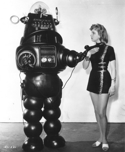 The robot pictured here with Anne Francis in the 1956 classic The Forbidden Planet, also starred in a 人気 sci-fi tv series. Which one?