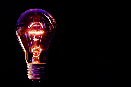  The brain operates on the same amount of power as 15-watt light bulb. True hoặc False?