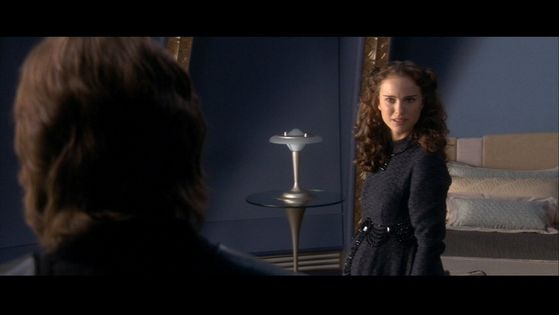  Concered and confused by her husband's behavior Padmé Вопросы him about it