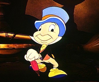  6. Jiminy Cricket (Pinocchio) Positive: good sense of humor, good role model for kids, Negative: some might find the movie antiquado, à moda antiga and boring