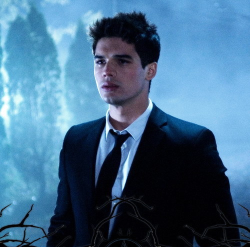  I know its Steven Strait from the Covenant হাঃ হাঃ হাঃ but in this story his Ernie (Ernest Donaldson)