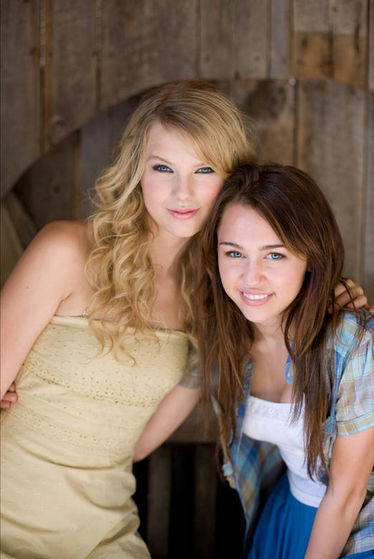  Miley and Taylor