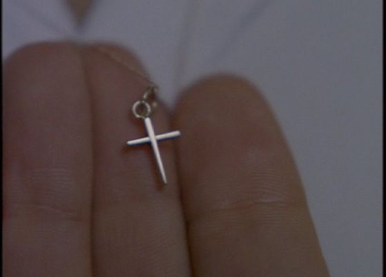  Season Two 3 # ~ Scullys Necklass (2) Mulder : Its From Someone I Lost