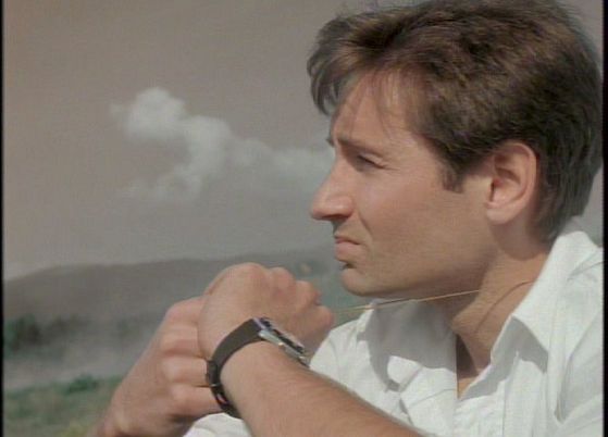  Season Two 3 # ~ Mulder Holding Scullys Necklass (3) Thinking Of Her