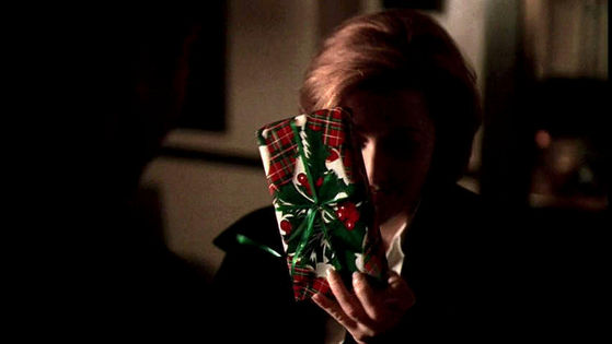 Season Six HTGSC # ~ Mulder & Scully Give Each Other X-Mas Presents