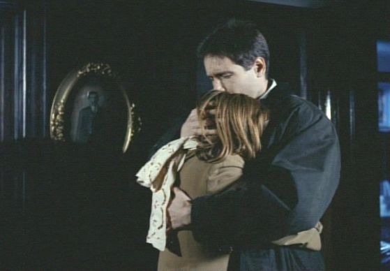  Season Two Irrsistible # ~ Scully Cries In Mulders Arms