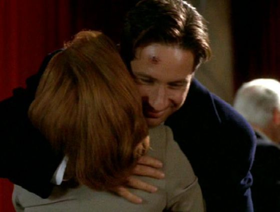  Season Four Terma # ~ Mulder & Scully Hug!!!!!