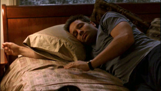  Season Six Arcadia # ~ Mulder Pats The bett For Scully To Come Lay Down Von Him