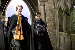  Cedric Diggory (Robert Pattinson) walking through Hogwarts with Cho Chang (Katie Leung)