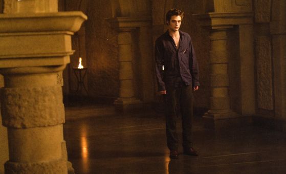  Edward seeking the Volturi to ask them to kill him