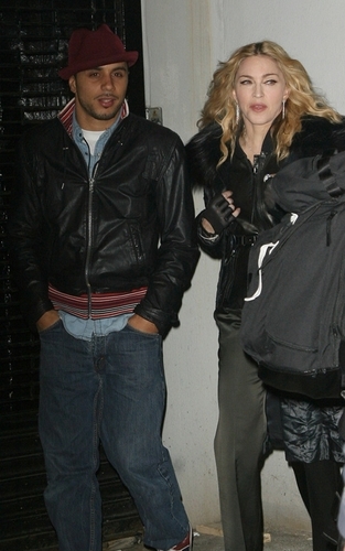  2010.01.22 - Мадонна leaves 'Hope for Haiti', NYC