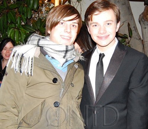  Chris Colfer outside 샤토, 샤 또 Marmont after the SAG awards