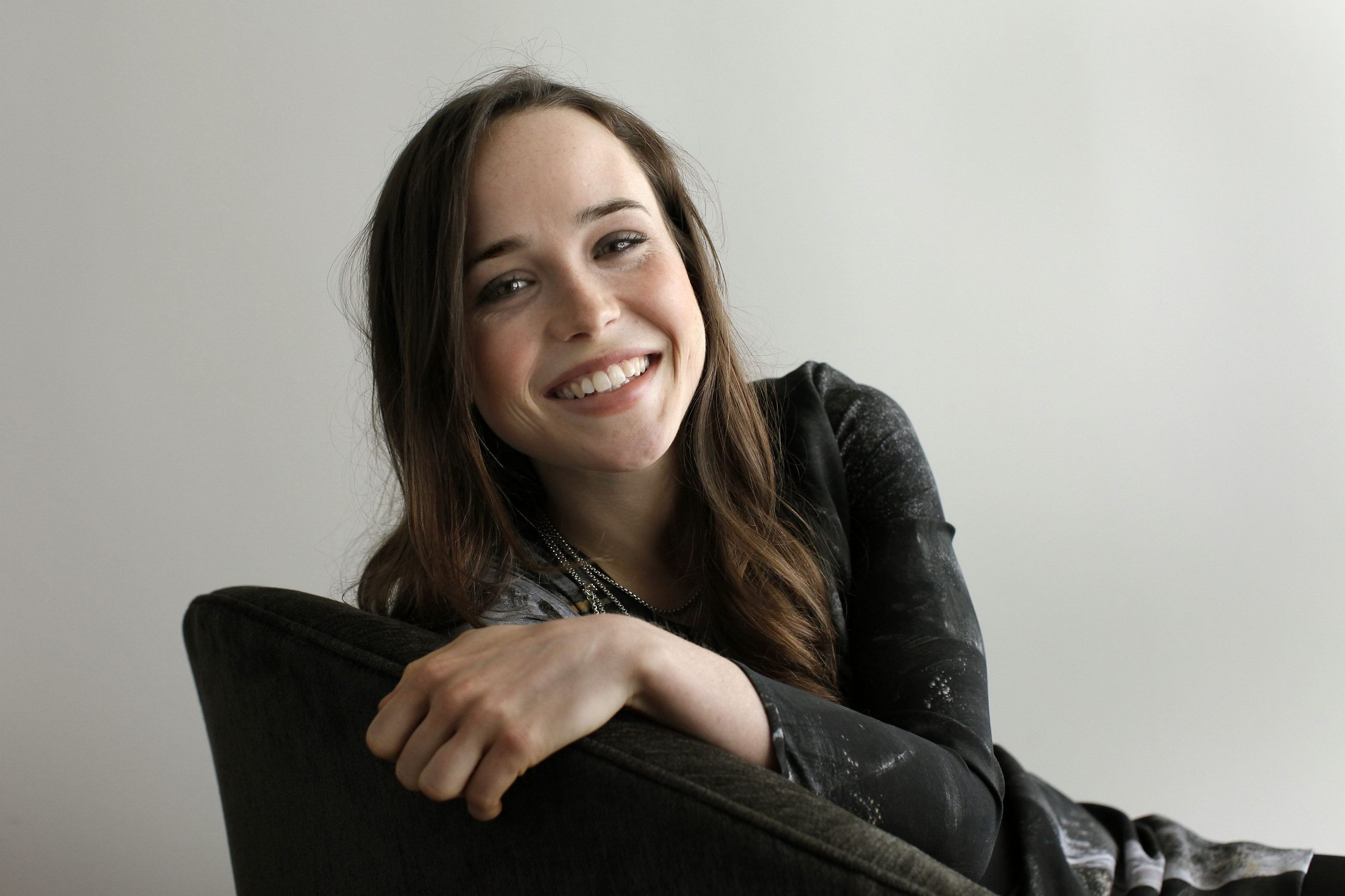 Ellen Page | Whip It Promotional Photoshoot (HQ) - Ellen Page Photo ...