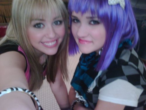  Emily Osment & Miley Cyrus
