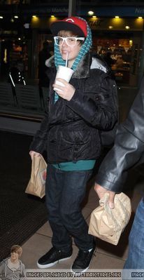  January 14th - Getting Burger King At Piccadilly Train Station In Londra