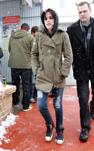  Kristen Braves the snow at Sundance