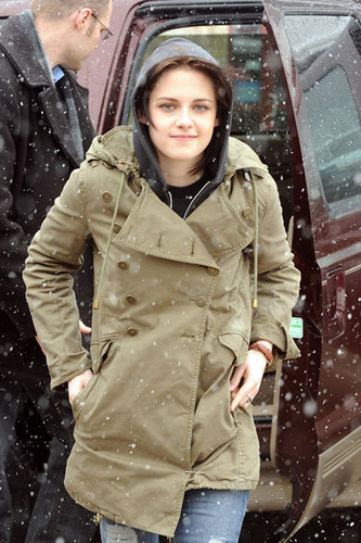 Kristen Braves the snow at Sundance 