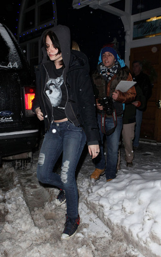  Kristen arriving at Joan Jett buổi hòa nhạc