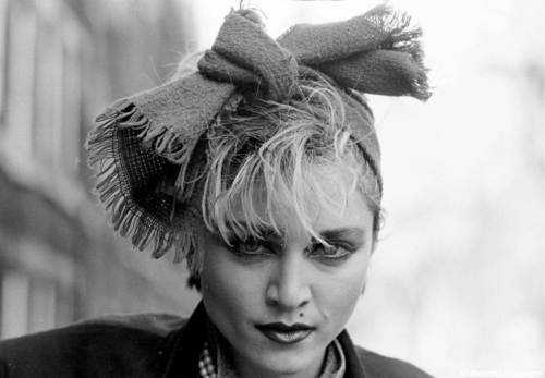  Madonna photographed kwa Joe Bangay in London (1983)