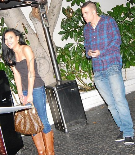 Mark Salling and Naya Rivera outside 城堡 Marmont after the SAG awards