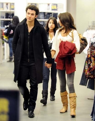  Out at Willowbrook Mall in Wayne, NJ. 24.01.10