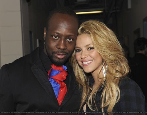  शकीरा & Wyclef - Backstage at 'Hope for Haiti Now", January 22