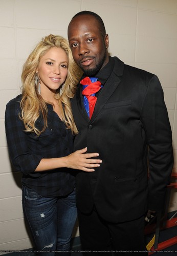  शकीरा & Wyclef - Backstage at 'Hope for Haiti Now", January 22