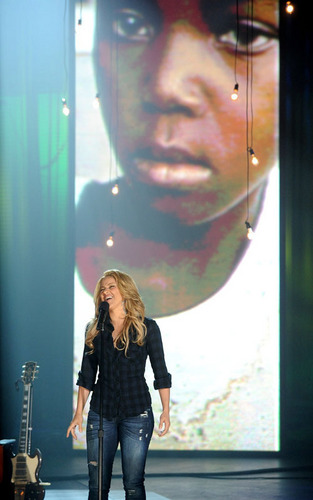  Shakira at "Hope for Haiti Now" - January 22