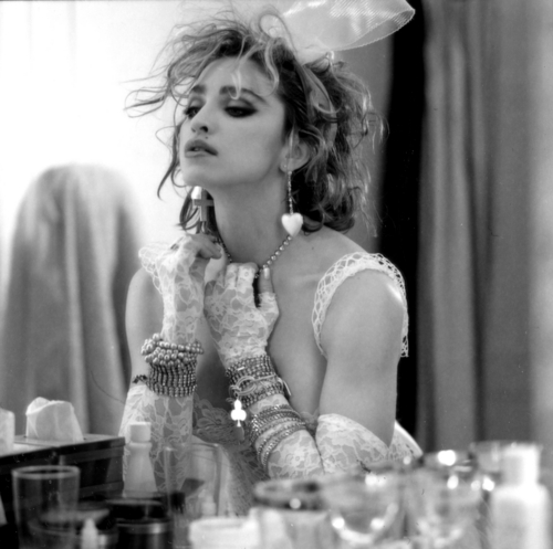  1984- Madonna sa pamamagitan ng Steven Meisel for Like a Virgin Cover Album Session