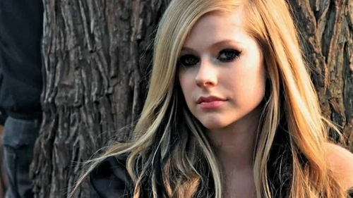  Avril Lavigne: foto's from the 'Alice' muziek video photoshoot