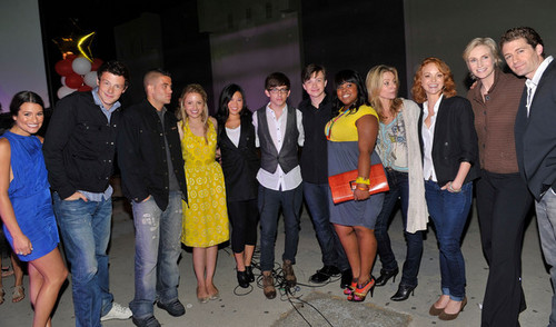  Cast at raposa Premiere of glee