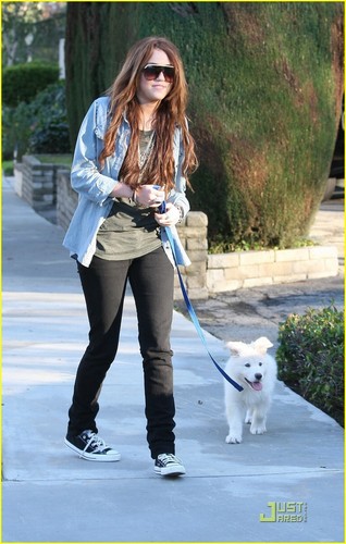  Miley out in Toulca Lake
