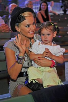  Doda with child (Sopot 2009)
