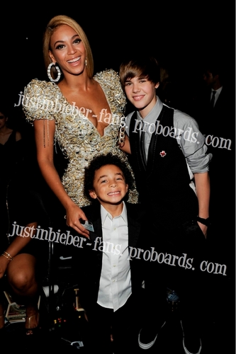  Justin & Beyoncé at The Grammys