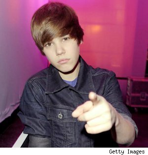  Justin pointing at Ты