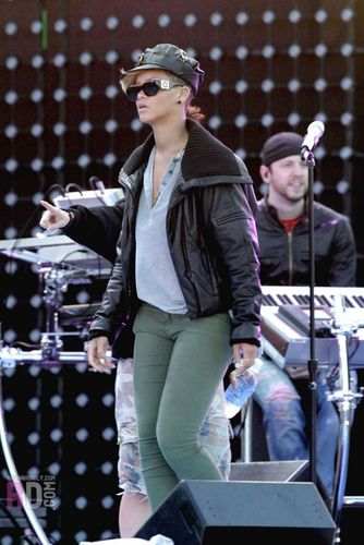 Rehearsals for the Pepsi and VH1 Super Bowl Fan Jam in Miami - February 3, 2010
