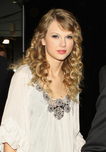  Taylor Grammys Backstage!