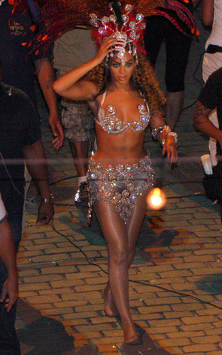  beyonce shooting 'Put it in a amor Song' Video